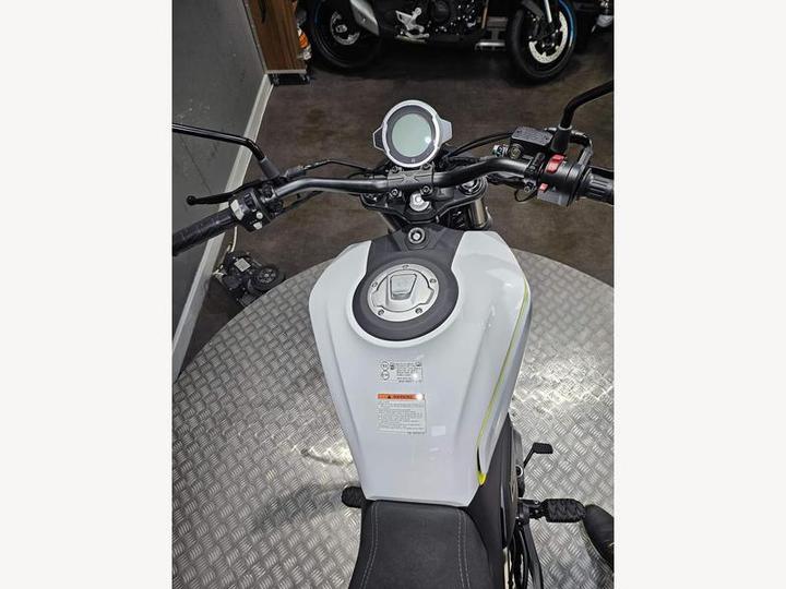 CFMOTO 300 CL-X 2023 White 14