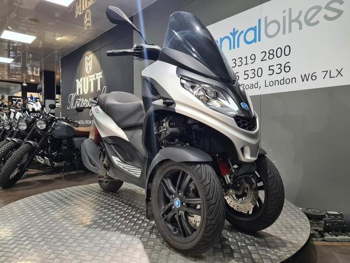 Piaggio MP3 300 Sport HPE 2024 Silver 4