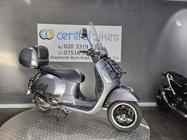 Piaggio Vespa GTS 300 Super Sport ABS 2017 Grey 30