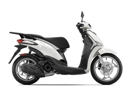 Piaggio Liberty 50 Euro 5+ A white scooter with a sleek design, viewed from the side, featuring a comfortable black seat, modern bodywork, and a prominent wheel with a stylish alloy rim.