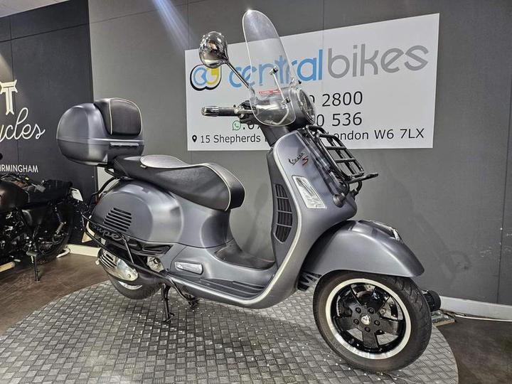 Piaggio Vespa GTS 300 Super Sport ABS 2017 Grey 2