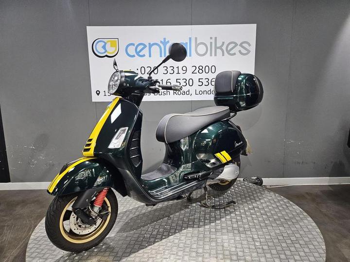 Piaggio Vespa GTS 300 HPE Super Racing Sixties ABS E5 2021 Green 20