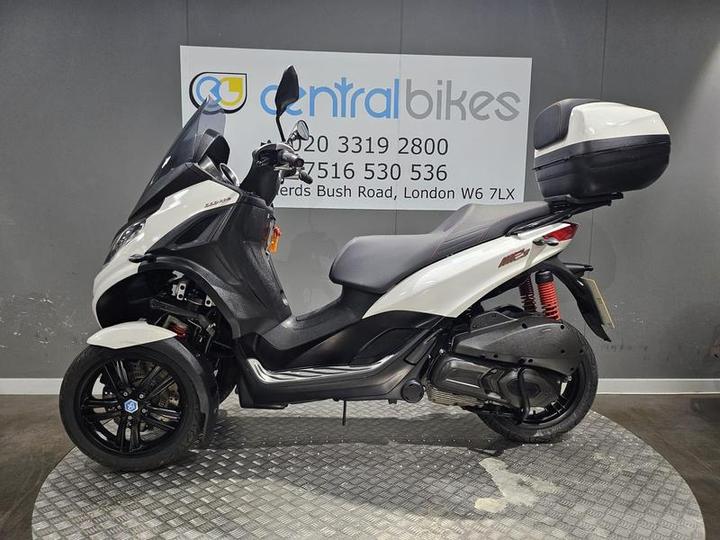 Piaggio MP3 300 Sport HPE 2020 White 16