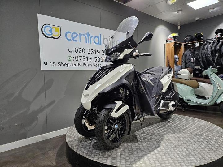 Piaggio MP3 300 Yourban Sport 2019 White 11