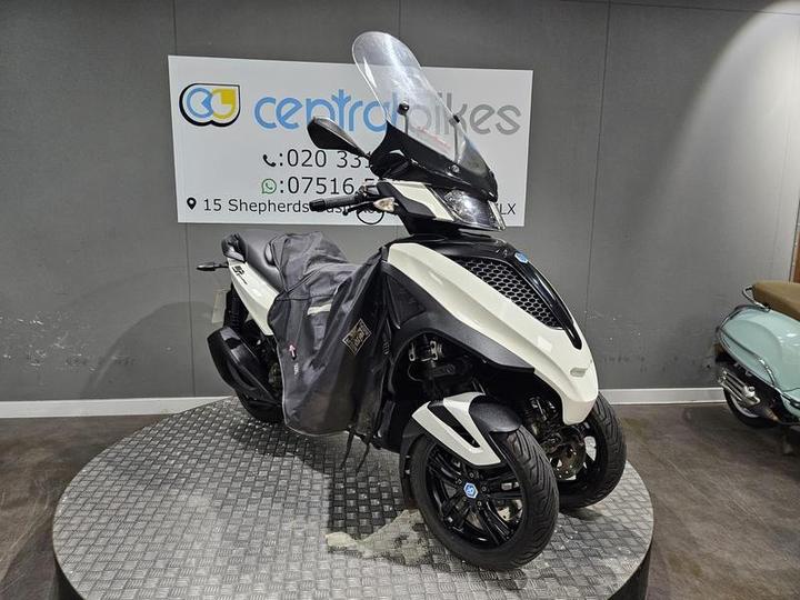 Piaggio MP3 300 Yourban Sport 2019 White 7