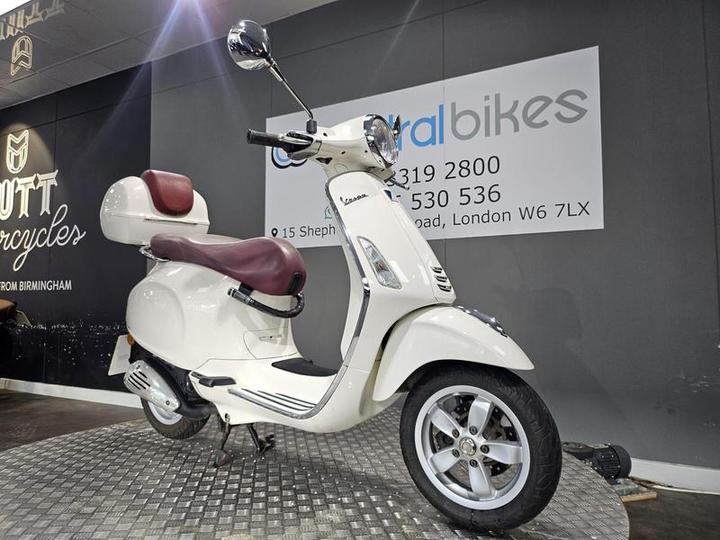 Piaggio Vespa Primavera 50 50 2T CVT 2016 White 17