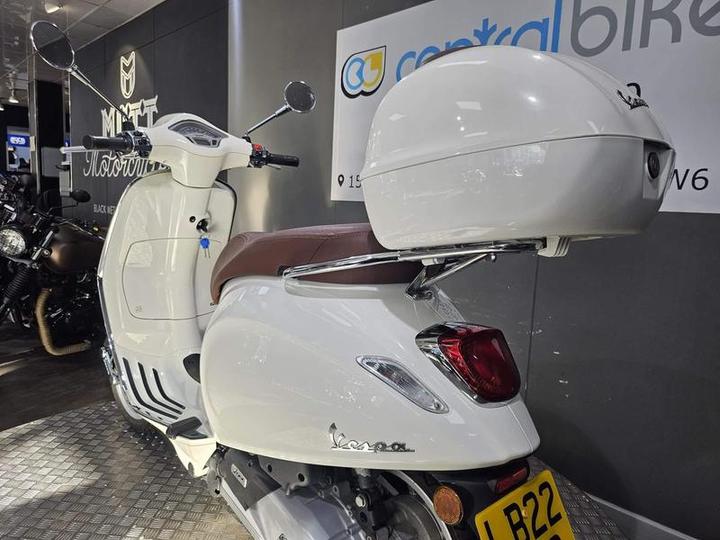 Piaggio Vespa Primavera 125 ABS 2022 White 21