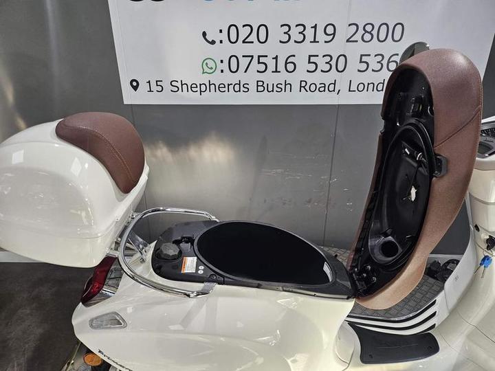 Piaggio Vespa Primavera 125 ABS 2022 White 12