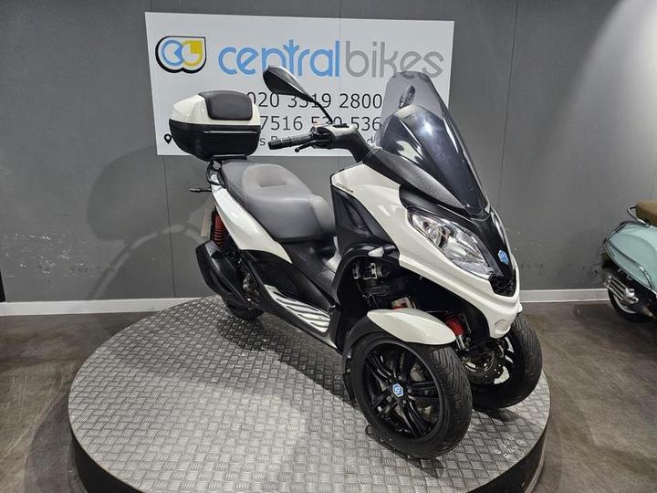 Piaggio MP3 300 Sport HPE 2020 White 22