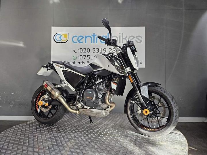 KTM 690 Duke 690 Duke 2018 White 10