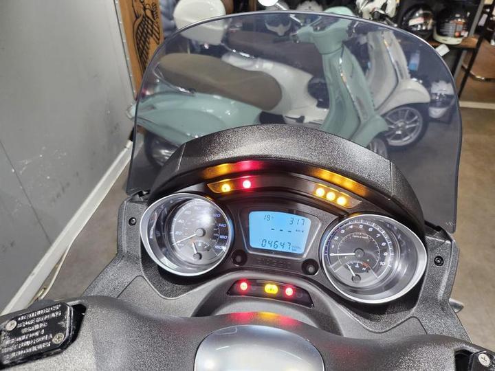 Piaggio MP3 300 Sport HPE 2020 White 6