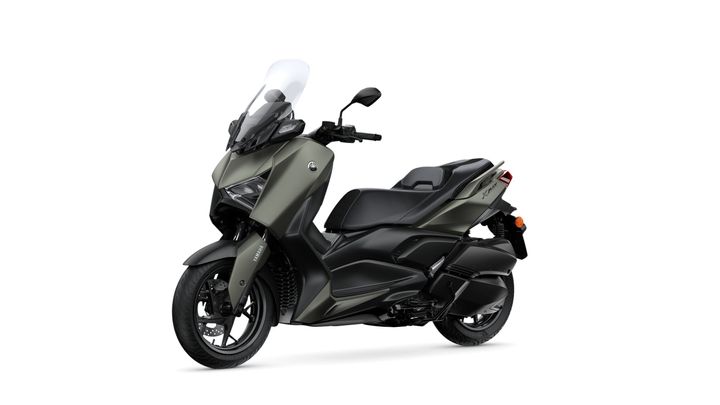 A stylish gray scooter with a sleek design and a windshield, positioned on a white background.