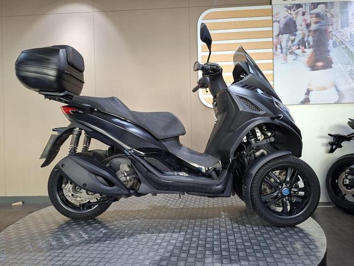 Piaggio MP3 300 2024