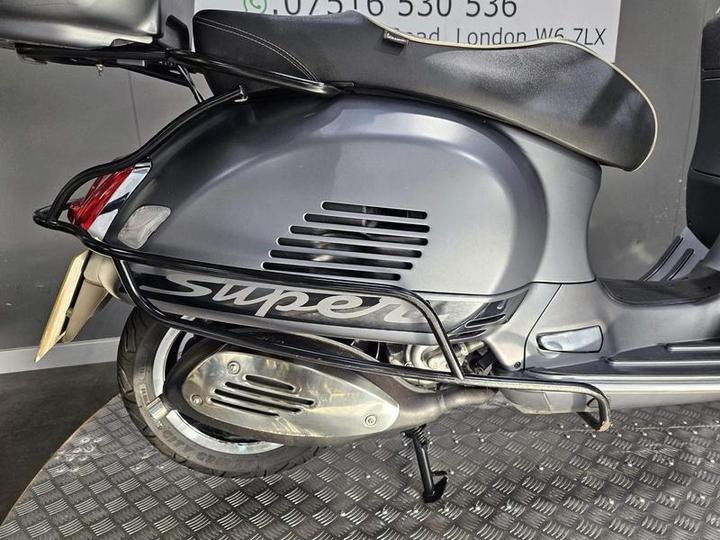 Piaggio Vespa GTS 300 Super Sport ABS 2017 Grey 8