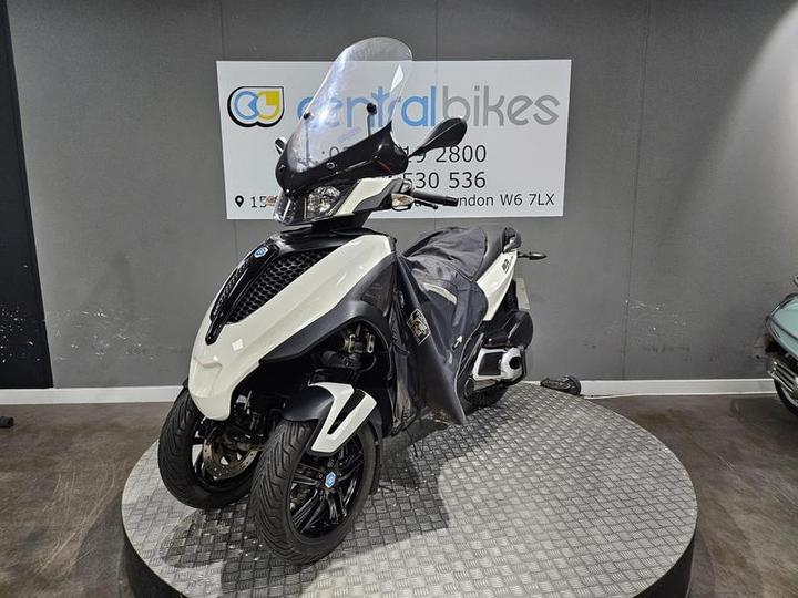 Piaggio MP3 300 Yourban Sport 2019 White 6