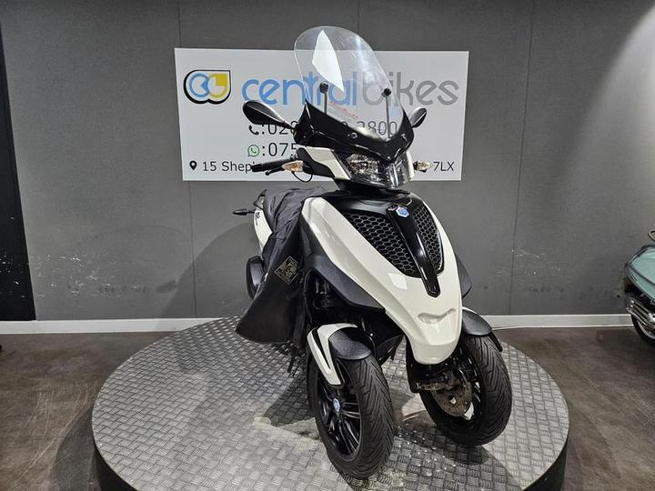 Piaggio MP3 300 Yourban Sport 2019 White 5