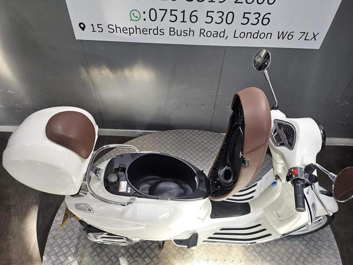 Piaggio Vespa Primavera 125 ABS 2022 White 13