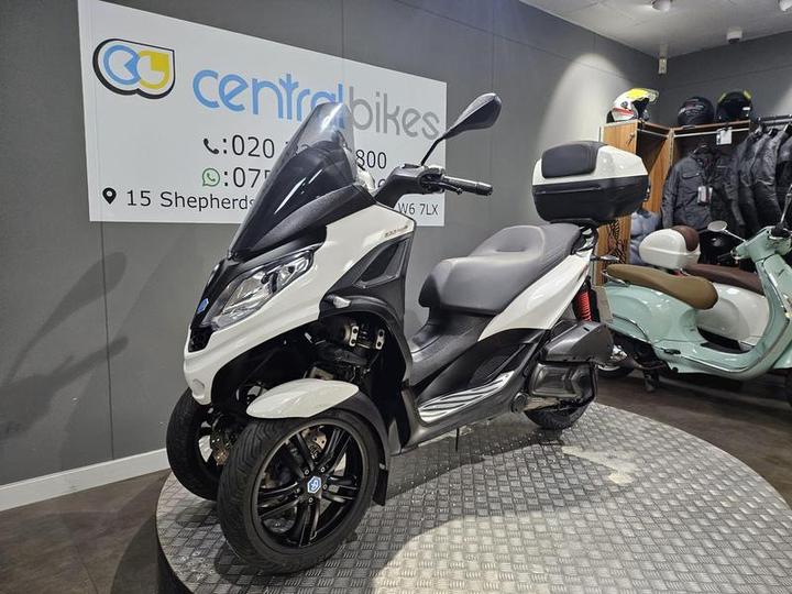 Piaggio MP3 300 Sport HPE 2020 White 18