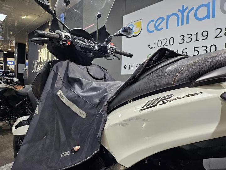 Piaggio MP3 300 Yourban Sport 2019 White 10