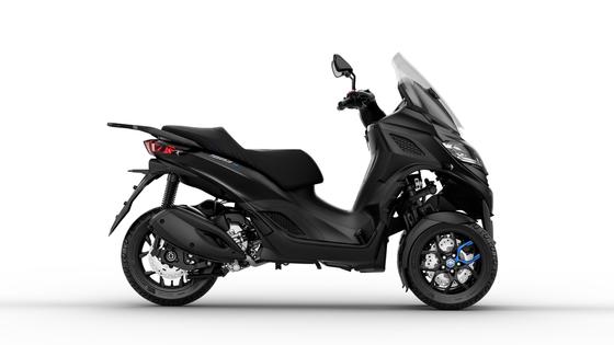 Piaggio MP3 310 Sport nero meteora right