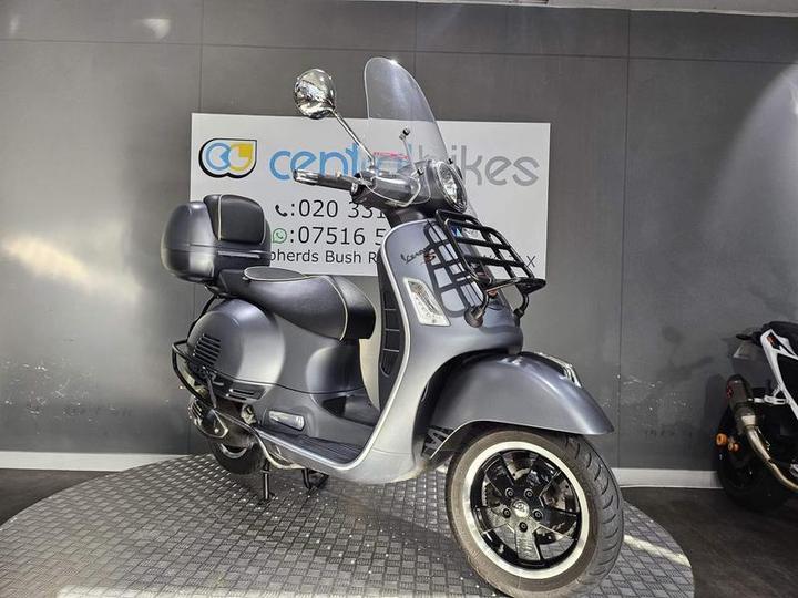 Piaggio Vespa GTS 300 Super Sport ABS 2017 Grey 29