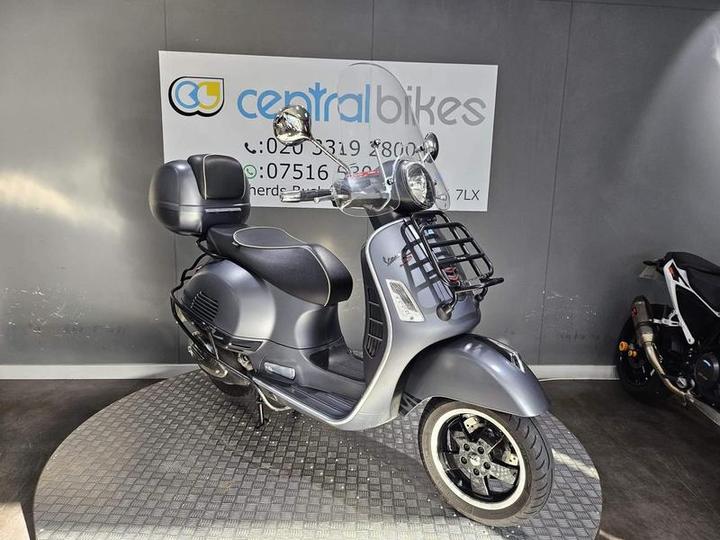 Piaggio Vespa GTS 300 Super Sport ABS 2017 Grey 27