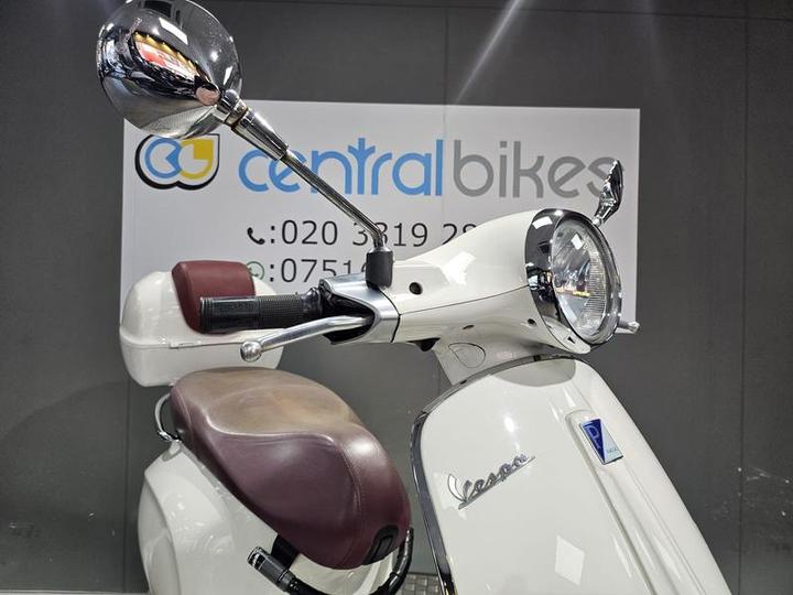 Piaggio Vespa Primavera 50 50 2T CVT 2016 White 31