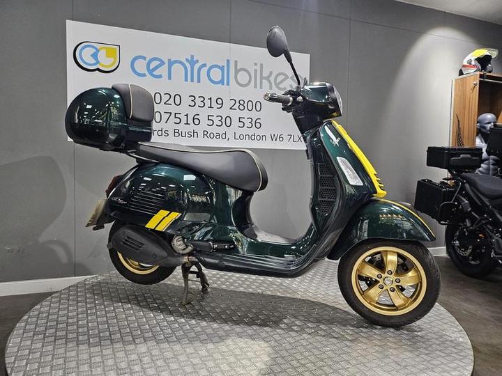 Piaggio Vespa GTS 300 HPE Super Racing Sixties ABS E5 2021 Green 26