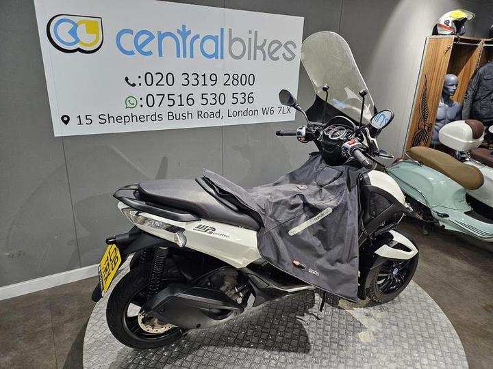 Piaggio MP3 300 Yourban Sport 2019 White 21