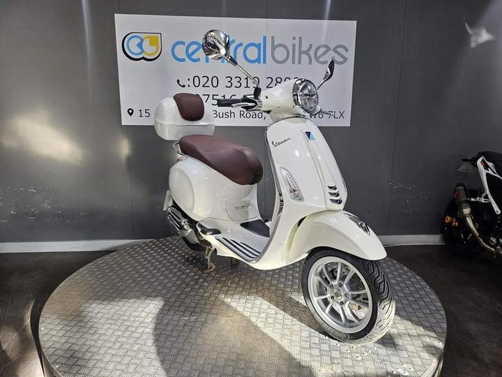 Piaggio Vespa Primavera 125 ABS 2022 White 23