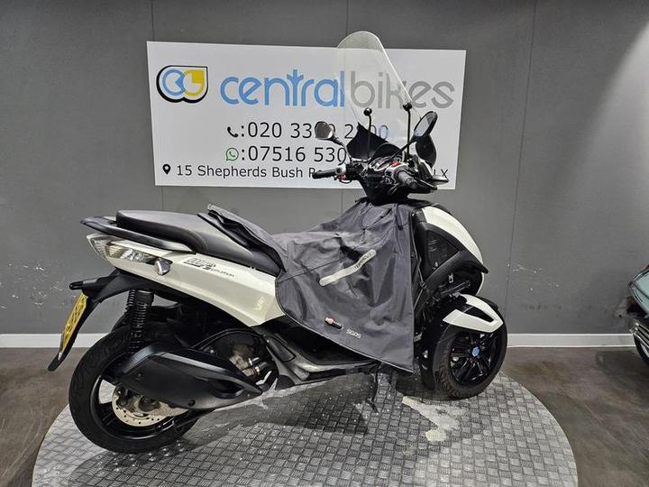 Piaggio MP3 300 Yourban Sport 2019 White 17