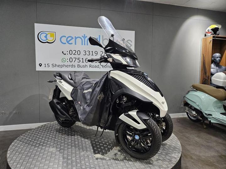 Piaggio MP3 300 Yourban Sport 2019 White 3