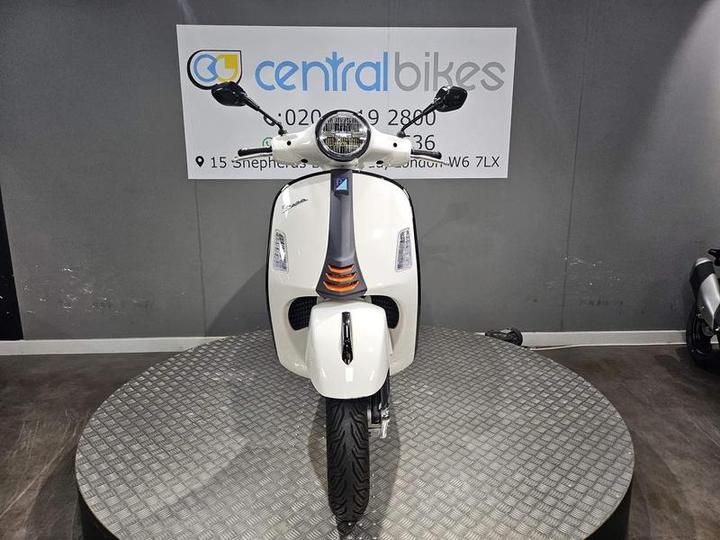 Piaggio Vespa GTS 300 HPE Supersport ABS E5 2024 White 7