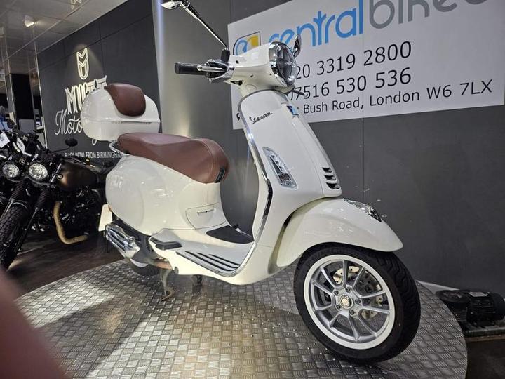 Piaggio Vespa Primavera 125 ABS 2022 White 5