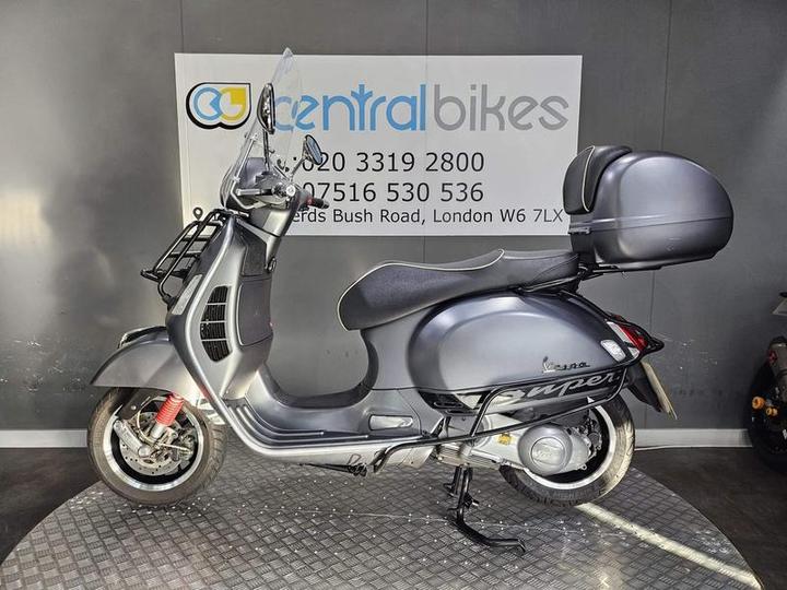 Piaggio Vespa GTS 300 Super Sport ABS 2017 Grey 21