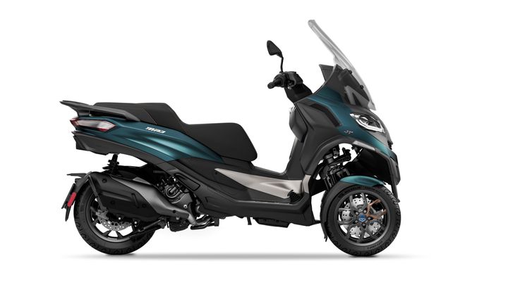 PIAGGIO MP3 530 EXCLUSIVE Euro 5+ A modern maxi-scooter in teal and black colors with aerodynamic design, featuring a tall windscreen, dual seats, and alloy wheels, isolated on a white background.