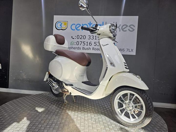 Piaggio Vespa Primavera 125 ABS 2022 White 24