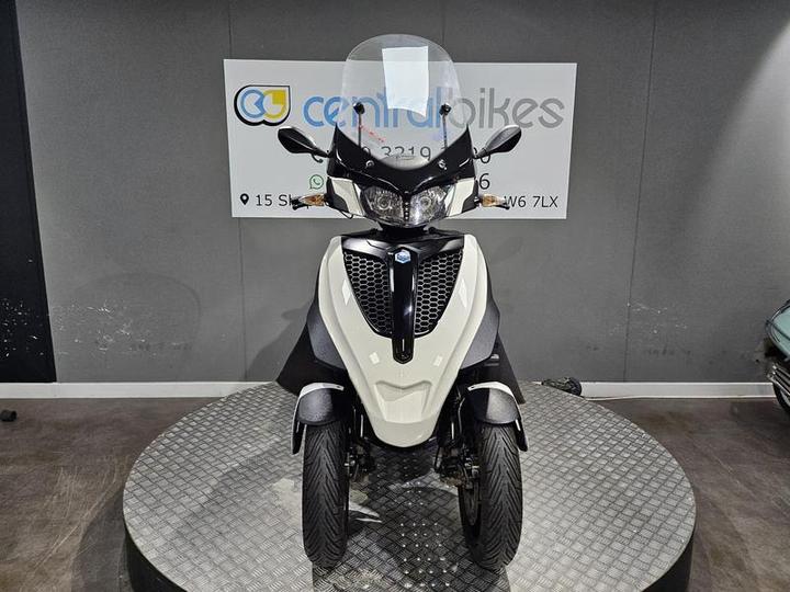 Piaggio MP3 300 Yourban Sport 2019 White 4