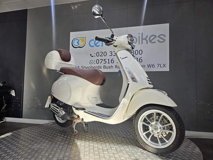 Piaggio Vespa Primavera 125 ABS 2022 White 4