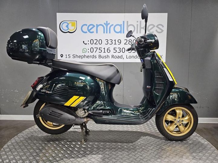 Vespa GTS 300 HPE Super Racing Sixties ABS E5 2021 Green