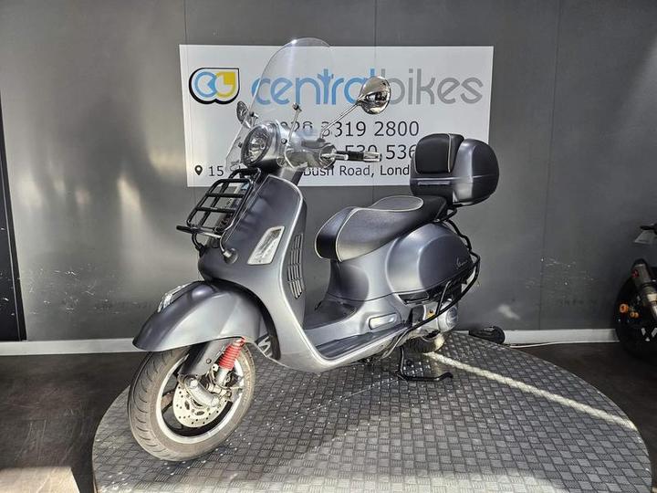 Piaggio Vespa GTS 300 Super Sport ABS 2017 Grey 24