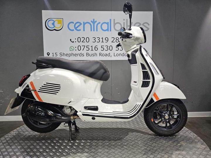 Piaggio Vespa GTS 300 HPE Supersport ABS E5 2024 White 25