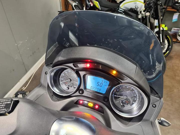 Piaggio MP3 300 Sport HPE 2024 Silver 6