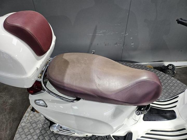 Piaggio Vespa Primavera 50 50 2T CVT 2016 White 11