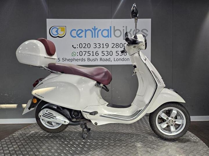 Piaggio Vespa Primavera 50 50 2T CVT 2016 White 1