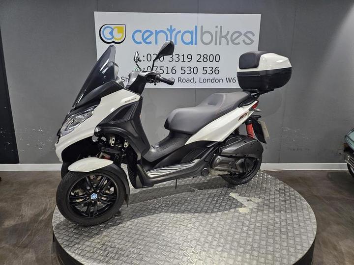 Piaggio MP3 300 Sport HPE 2020 White 27