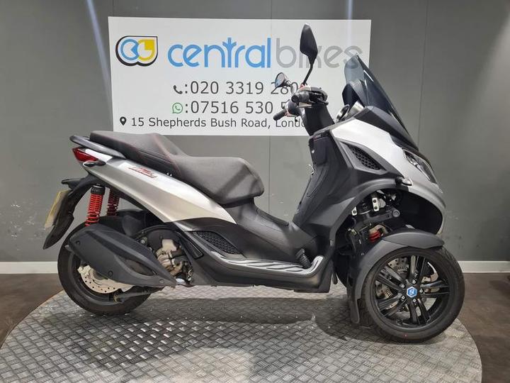 Piaggio MP3 300 Sport HPE 2024 Silver