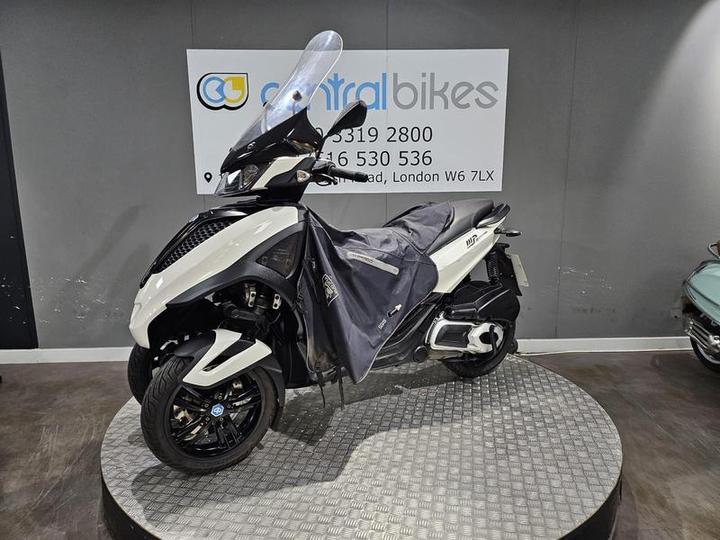 Piaggio MP3 300 Yourban Sport 2019 White 9