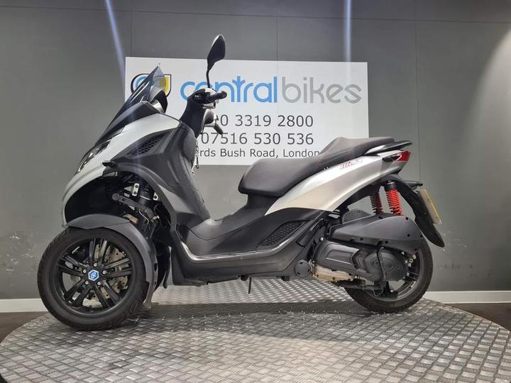 Piaggio MP3 300 Sport HPE 2024 Silver 20