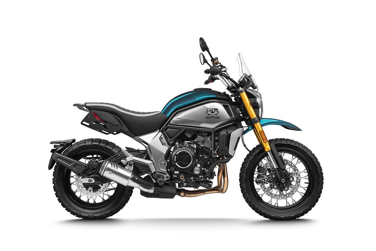 CF Moto 700CL X adventure right facing.